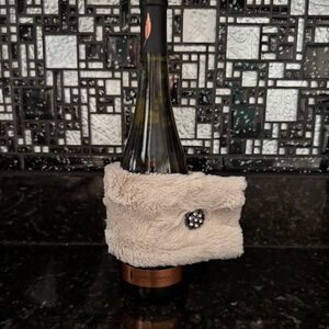 POSH FUR STOLE FOR WINE, CHAMPAGNE OR LIQUOR BOTTLE - PERFECT CONDITION